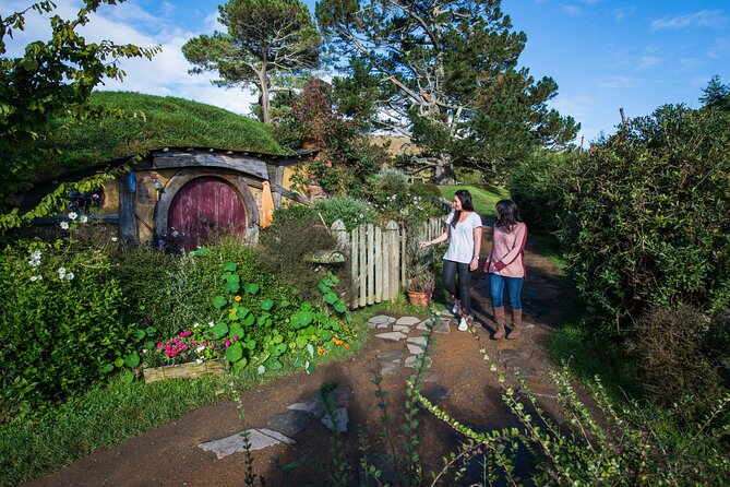 Private 2 Day Tour: Hobbiton, Waitomo, Rotorua Geothermal & Hamilton Gardens - Who should book this two-day route?