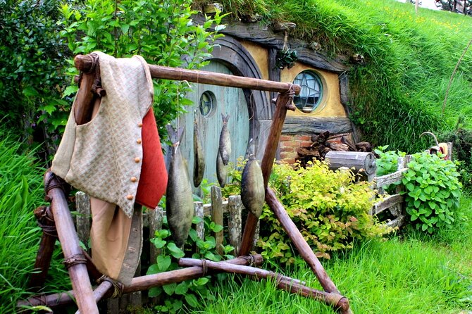 Private 2 Day Tour: Hobbiton, Waitomo, Rotorua Geothermal & Hamilton Gardens - The overnight break and what the private format changes