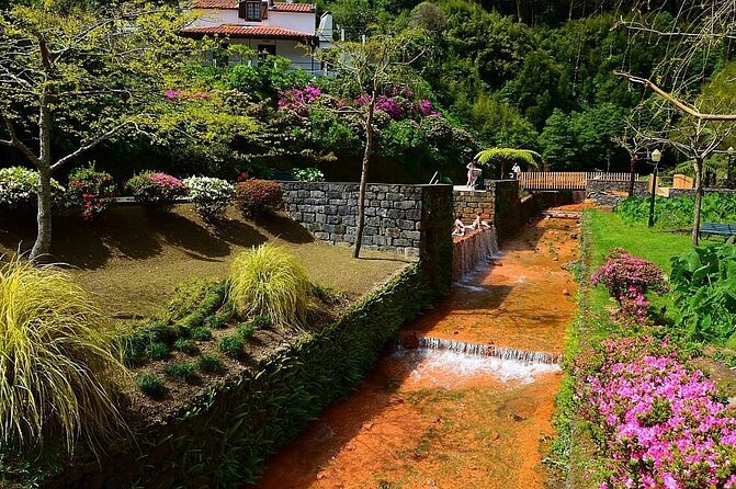 Private Guided Tour to Furnas and thermal baths. - Furnas brings the volcanic details close