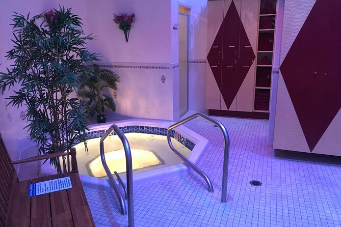 Private Spa Experience with Jacuzzi, Sauna and Hot Stone Massage - The 60-minute hot stone massage