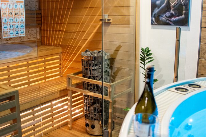 Private Spa with Jacuzzi and Sauna - BLACK ZONE - A private two-hour break from Prague sightseeing