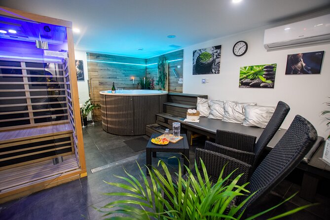 Private Spa with Jacuzzi and Sauna - BLACK ZONE - The jacuzzi has two ways to relax