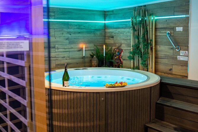 Private Spa with Jacuzzi and Sauna - BLACK ZONE - Prosecco, fruit, and the useful extras
