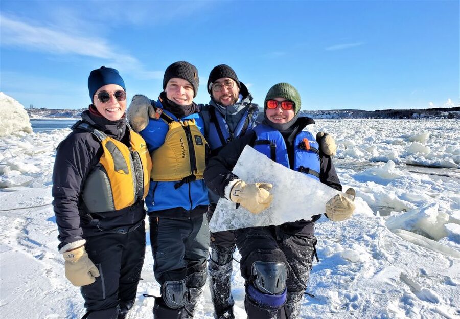 Quebec City: Ice Canoeing with Hot Chocolate & Sauna - Hot chocolate on floating ice