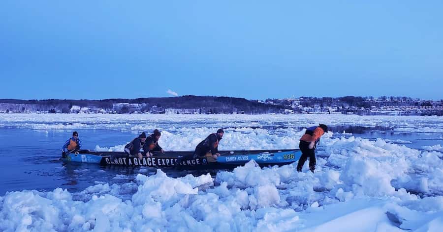 Quebec City: Sunset Ice Canoe Experience with Sauna - Returning to shore and warming up