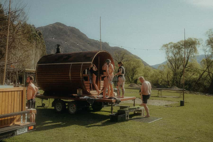 Queenstown: Riverside Sauna and Cold Plunge Experience - Choosing your cold-water challenge