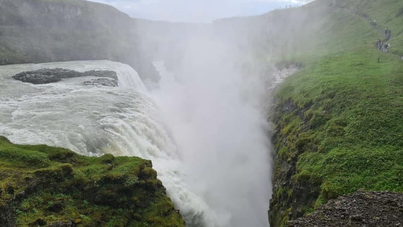 Reykjavík: Golden Circle, 2 Geysers & Geothermal Bakery Tour - Why the geothermal bakery is a smart first stop