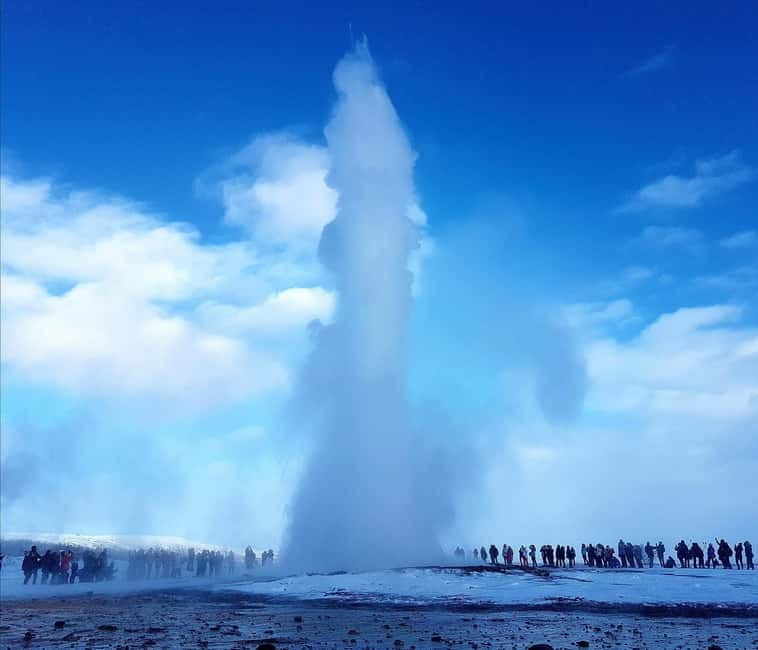 Reykjavík: Golden Circle, 2 Geysers & Geothermal Bakery Tour - Þingvellir combines geology and Parliament