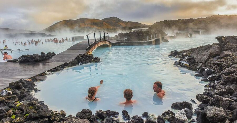 Reykjavík: Golden Circle, Blue Lagoon & Northern Lights Tour - Þingvellir gives the day a strong start