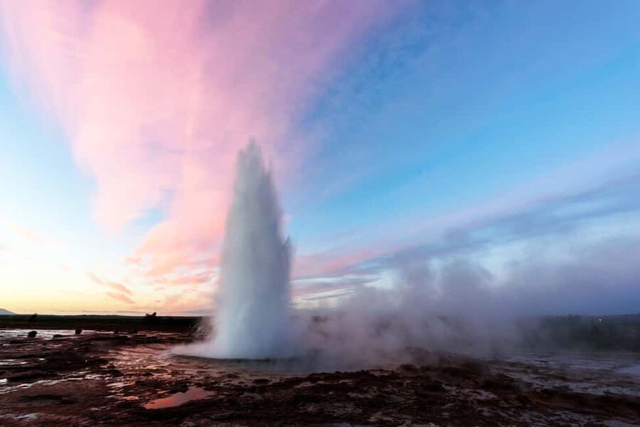 Reykjavik: Golden Circle, Geothermal Lagoon & Fridheimar - Reykjavík pickup and the road east