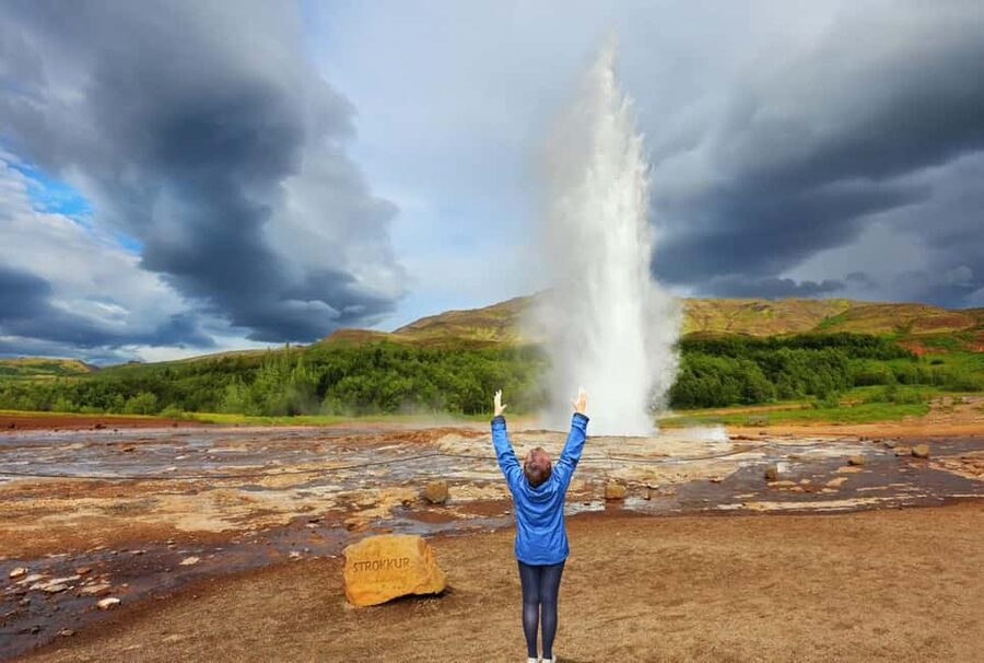Reykjavik: Golden Circle Tour and Sky Lagoon Entry Ticket - Thingvellir: where Iceland’s parliament and tectonic plates meet