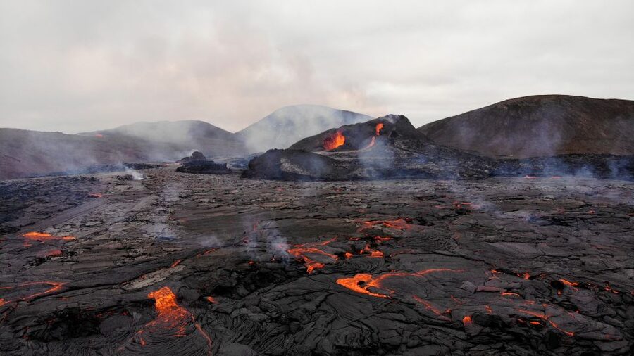 Reykjavík: Volcano Hike, Visit Grindavík and Blue Lagoon - The guide can make the geology click