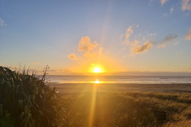 Romantic Auckland Sunset tour with Winery & Thermal pool - Muriwai Beach and the sunset gamble