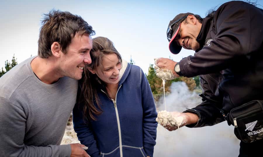 Rotorua: Hell's Gate Geothermal Walk - Who should choose the guided option?