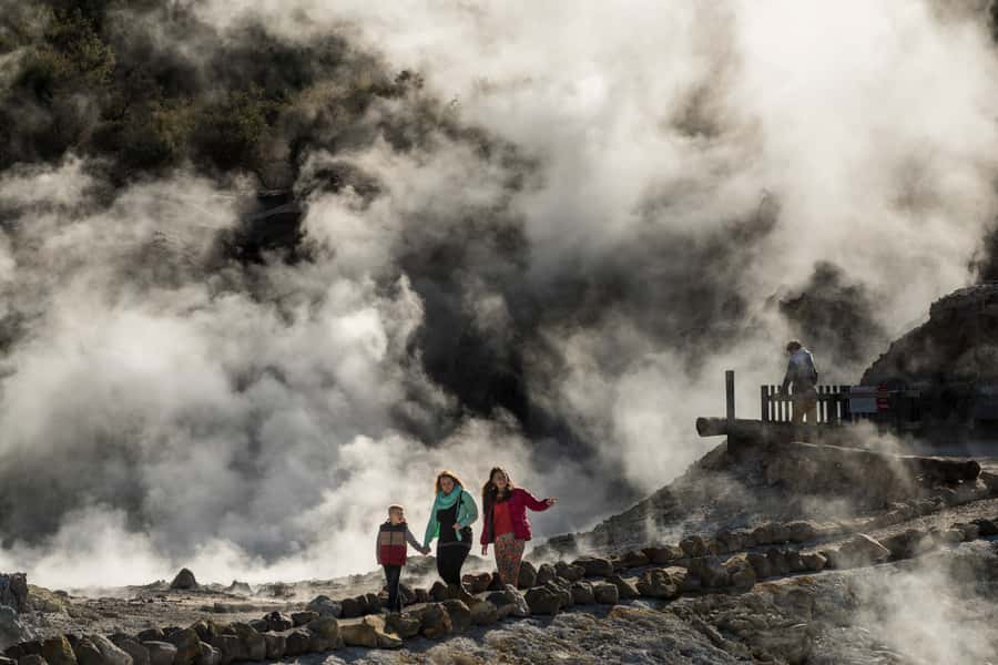 Rotorua: Hell's Gate Geothermal Walk - Following the map through the geothermal field