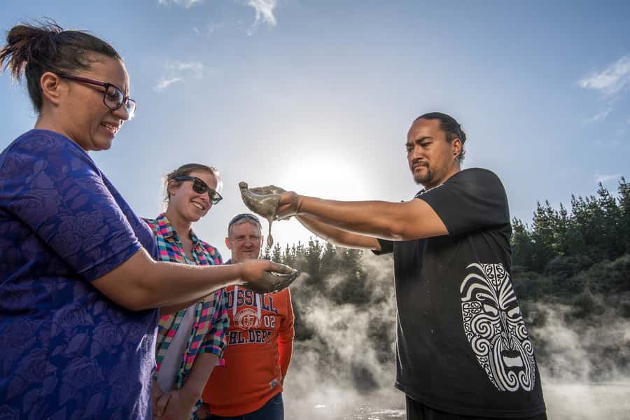 Rotorua: Hell's Gate Outdoor Mud Spa & Guided Walk - Practical preparation for a sulfur-smelling day