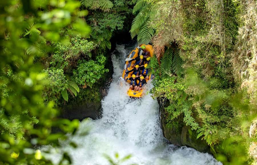 Rotorua Rafting: Kaituna River Rafting Experience-Free Sauna - The first rapids: learning the rhythm of the river