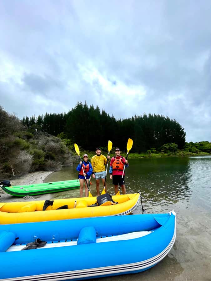 Rotorua: Secret adventure kayaking to natural hot springs - Finding the natural hot springs by water
