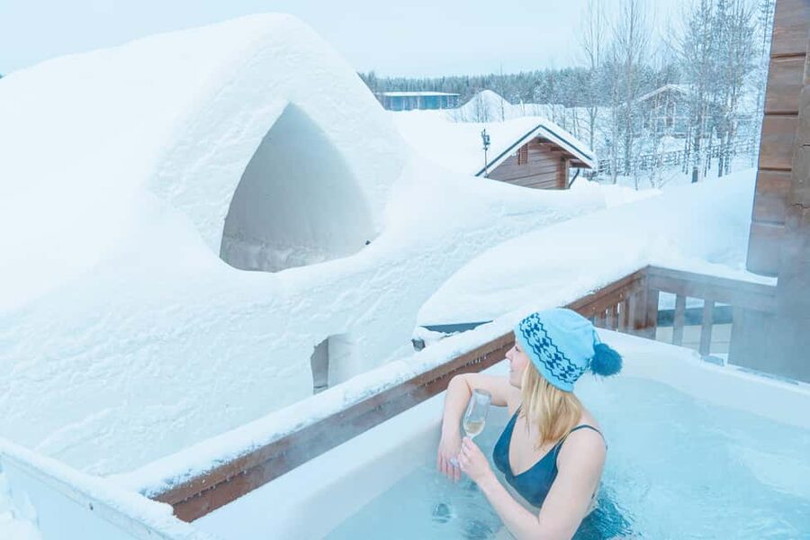 Rovaniemi: Arctic SnowHotel Tour and Snow Sauna Experience - The jacuzzi adds comfort after the icy spectacle
