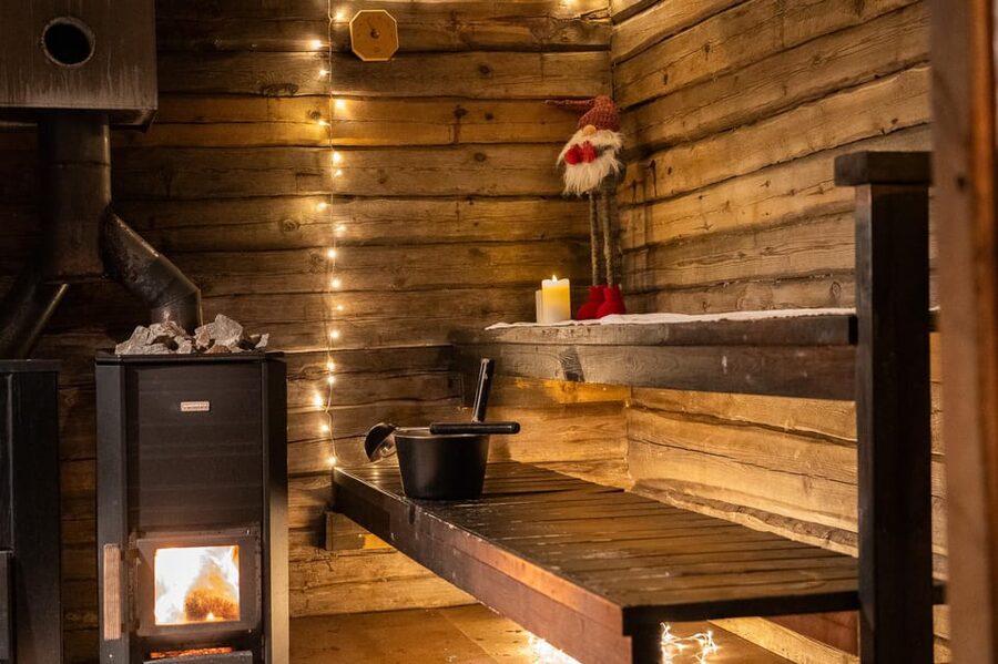 Rovaniemi: Private Sauna and Ice Swimming Tour with Snacks - Facing the ice hole without overdoing it