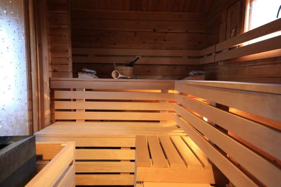 Rovaniemi: Private Sauna, Jacuzzi and Dinner - Leaving Rovaniemi for a private lake