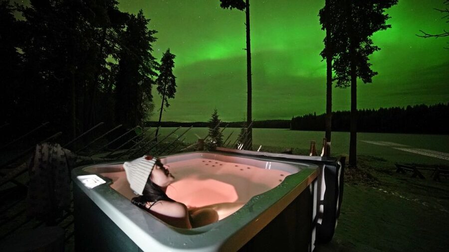 Rovaniemi: Private Sauna, Jacuzzi and Dinner - Who will enjoy this evening most