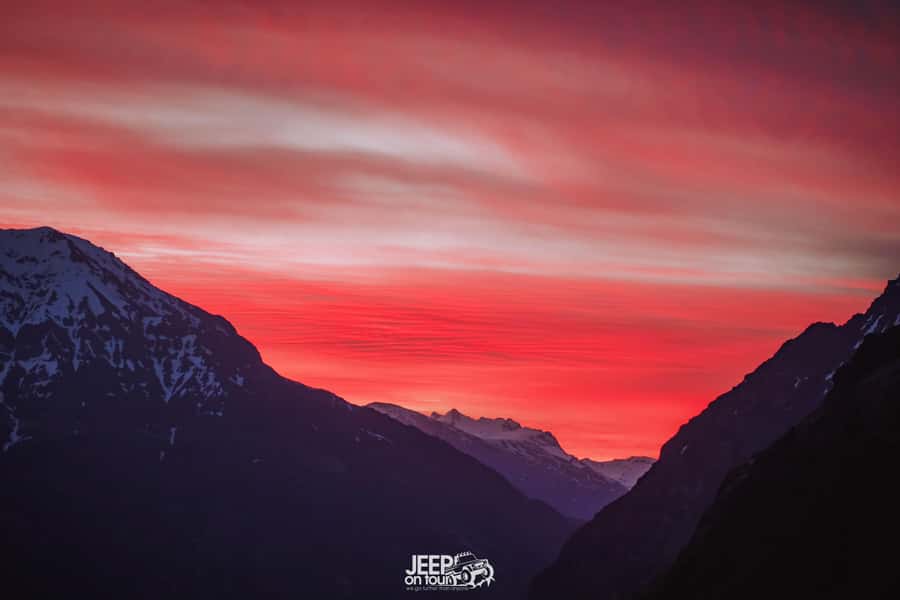 Santiago: Cajón del Maipo Hot Springs & Chilean Barbecue - Sunset over the Cajón del Maipo