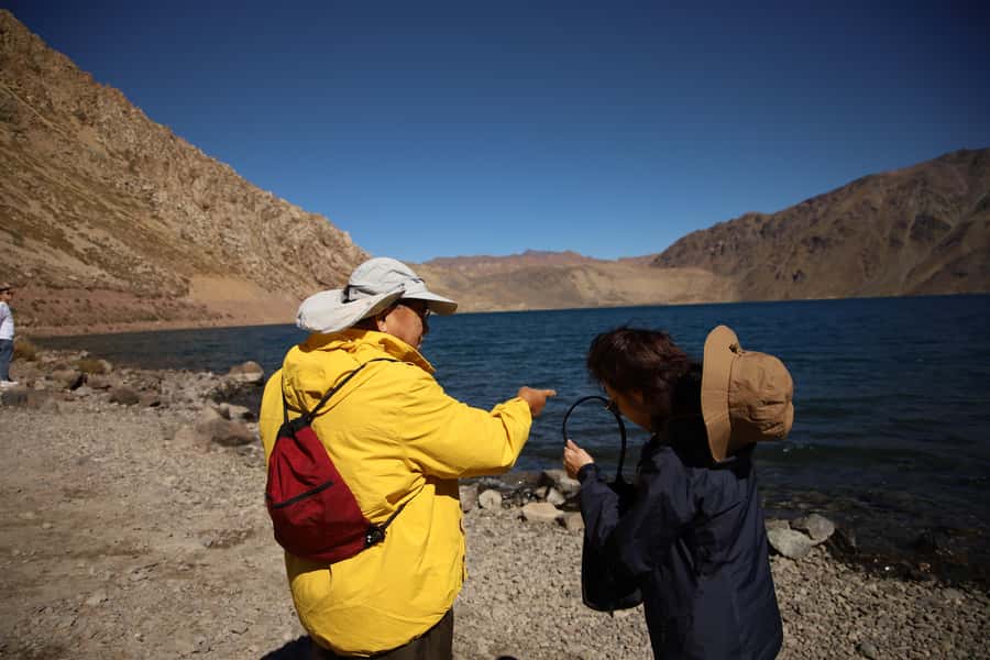 Santiago: Full day Embalse del Yeso, Casa de Chocolate, picnic & Hot Springs - From Santiago streets to Cajón del Maipo