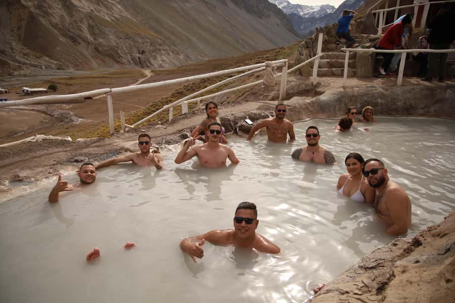 Santiago: Full day Embalse del Yeso, Casa de Chocolate, picnic & Hot Springs - The included picnic in the mountains