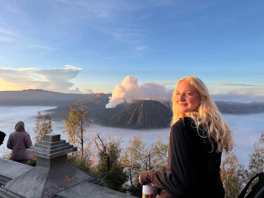 Sharing Trip : Bromo & Ijen Tour with Hot Spring Relaxation - Walking across the Sea of Sands to Bromo