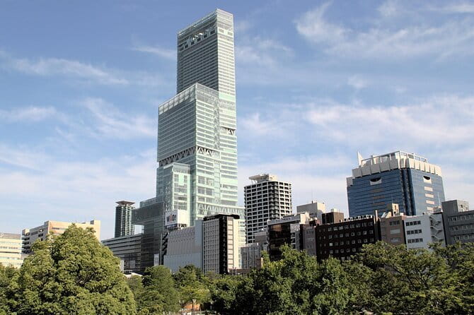 Solaniwa Onsen: Osaka Bay Tower - Food, games, and a festival-style atmosphere