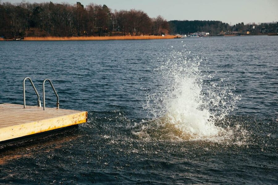 Stockholm: Traditional Sauna & Polar Plunge in Baltic Sea - The Baltic Sea plunge, season by season