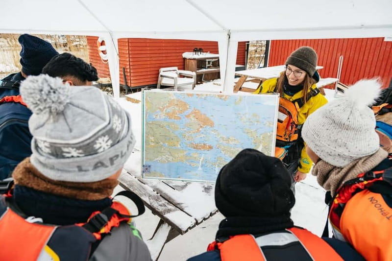 Stockholm: Winter Kayaking, Swedish Fika, and Hot Sauna - The safety briefing and first strokes