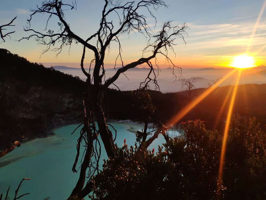 Sunrise Sunan Ibu,Kawah Putih,Volcano,Tea factory,Hot spring - The early climb to Sunan Ibu