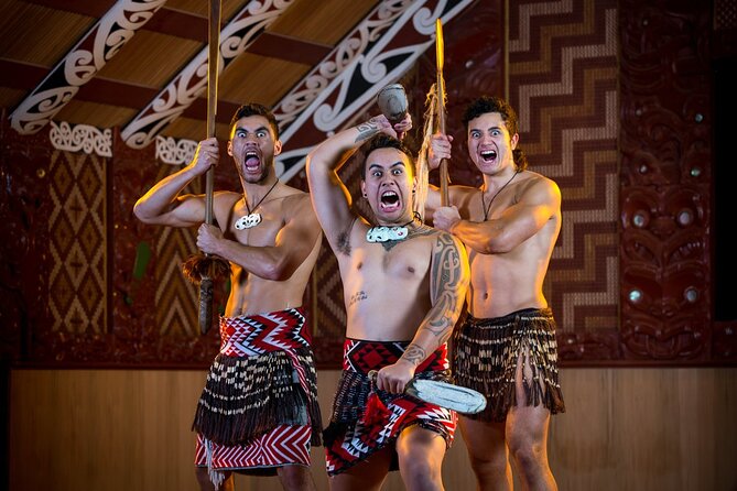 Te Puia Geothermal, Kiwi and Māori Art - Te Puia brings geothermal power and Māori culture together