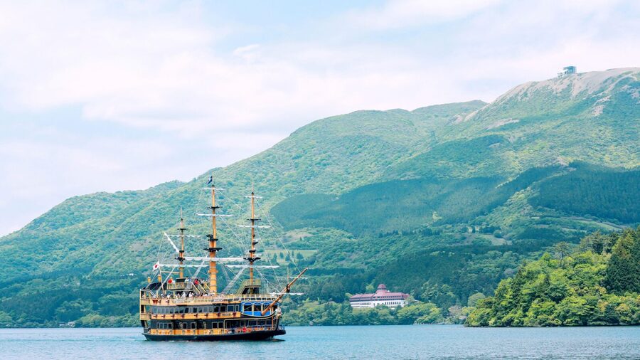 Tokyo: 2-Day Mt. Fuji, Kamakura and Izu Hot Springs Tour - Enoshima’s coast and the Sea Candle