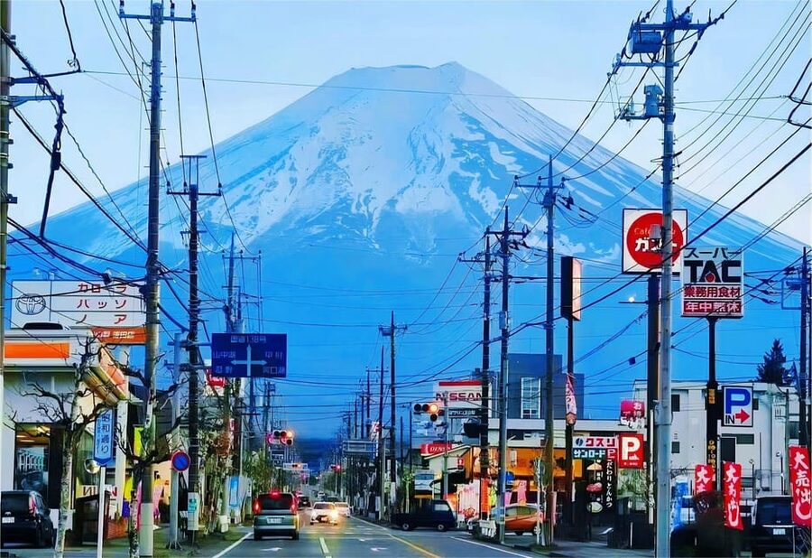 Tokyo: Mt Fuji Lake Kawaguchi & Yamanaka Hot Spring Day Tour - Leaving Tokyo for the Fuji lakes