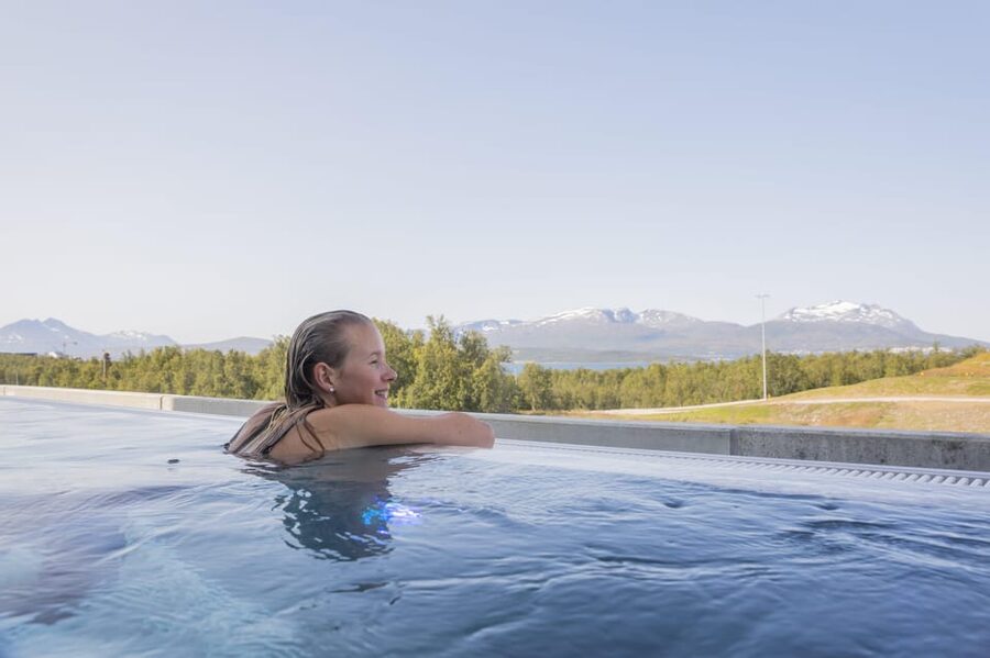 Tromsø: Spa/Pool with Bath, Sauna and Outdoor Heated Pool - Families get slides, waves, and high jumps