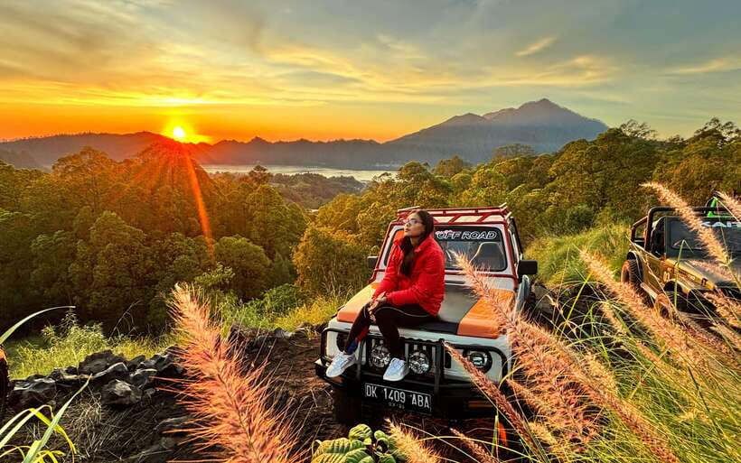 Ubud: Mount Batur Jeep Sunrise, Hot Spring in one day - Riding the Jeep toward Mount Batur