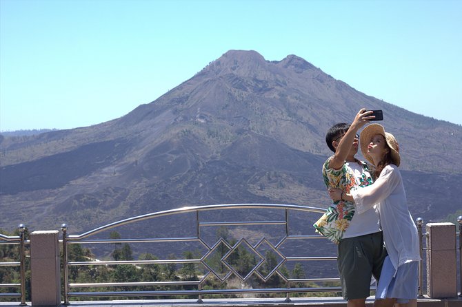 Ubud Volcano Lake and Natural Hot Spring Tour - Mount Batur lunch with the volcano in view