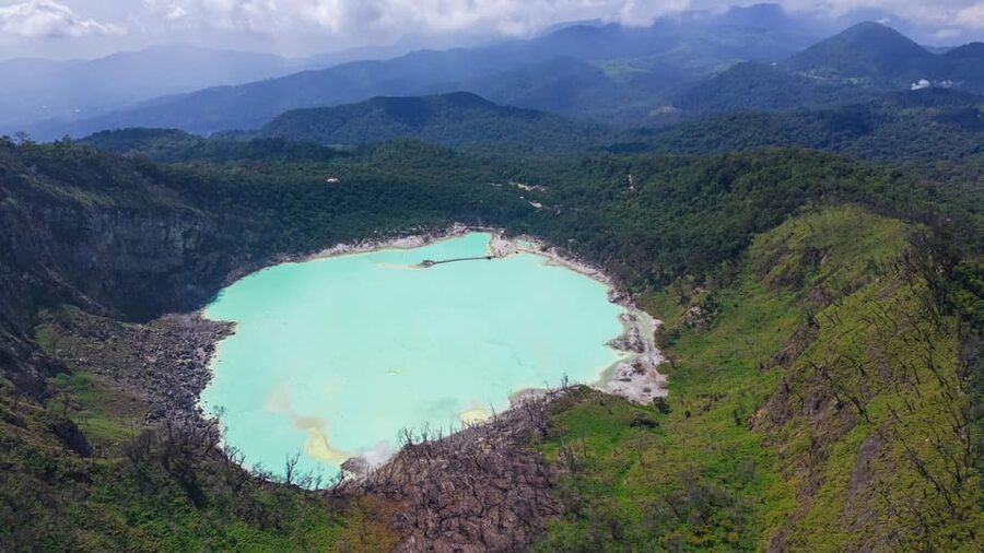 Volcano, Hot Spring, Mud Bath & Tea plantation all included - Guides, food, and the human side of the day