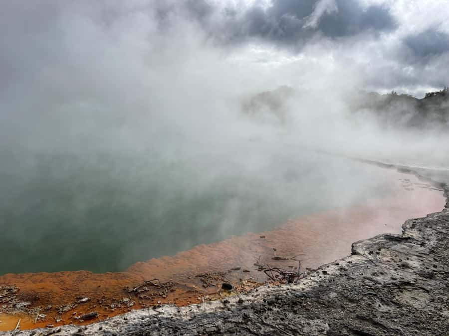 WAI-O-TAPU Geothermal, Rotorua - Group Day Tour Ex Auckland - Lunch at Wai-O-Tapu before the return route