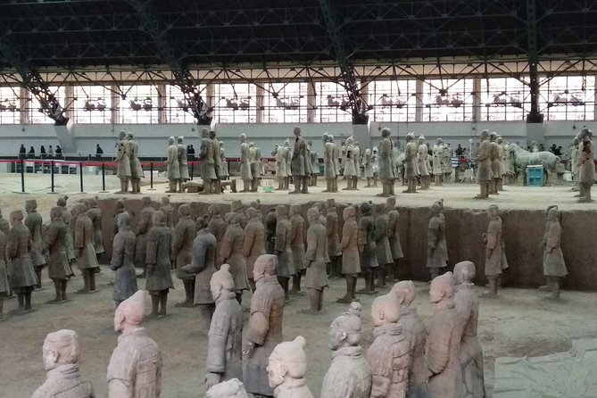 Xi'an Terracotta Warriors, Huaqing Hot Spring, and Banpo Museum - Lunch at a local Chinese restaurant