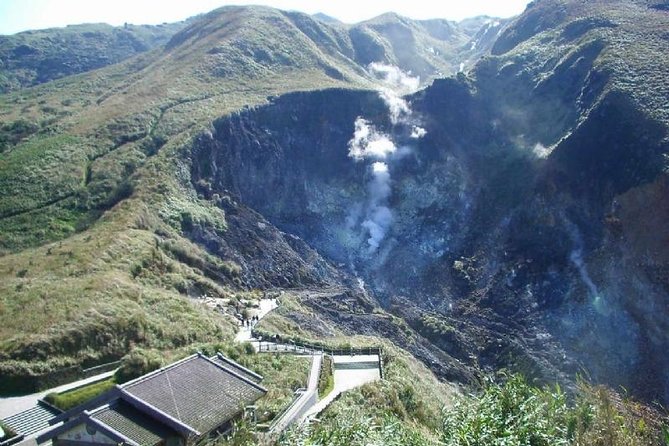 Yangmingshan National Park & Hot Spring Tour (afternoon ) - Yangmingshan National Park and the Flower Clock